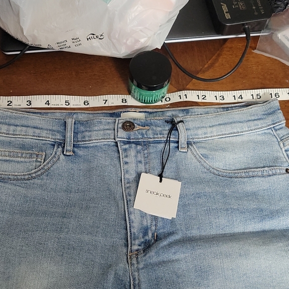 Sneak Peek Jean Shorts - Picture 6 of 8